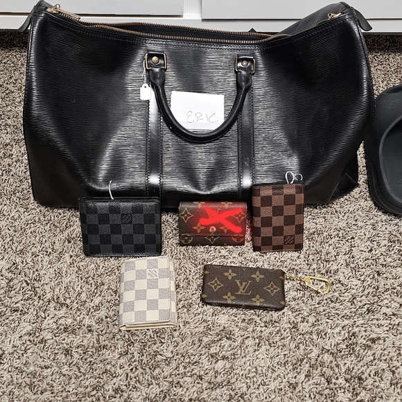 Louis Vuitton wallet - Picture 1 of 1